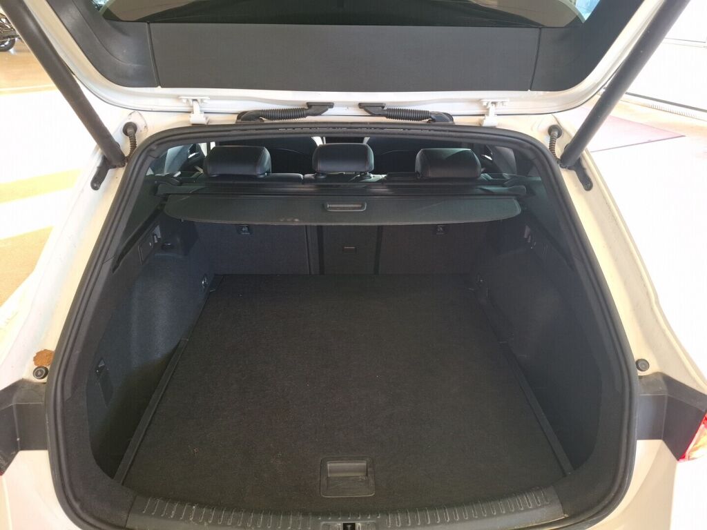 Seat Leon Sportstourer 2021 Valkoinen