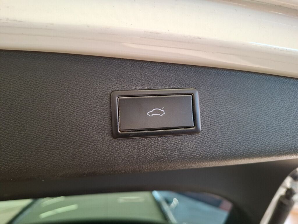 Seat Leon Sportstourer 2021 Valkoinen