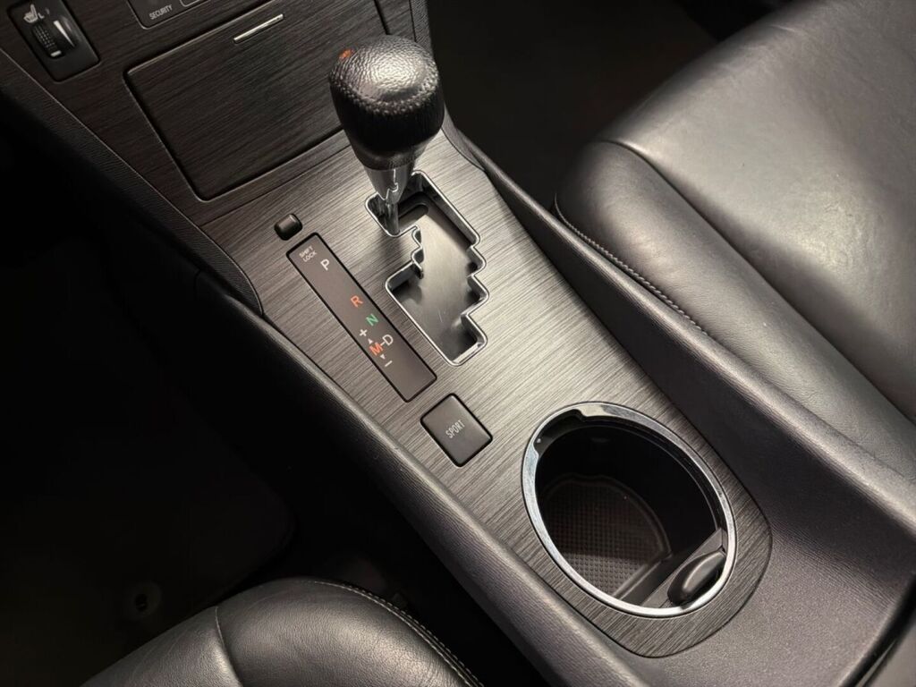Toyota Avensis 2010 Harmaa