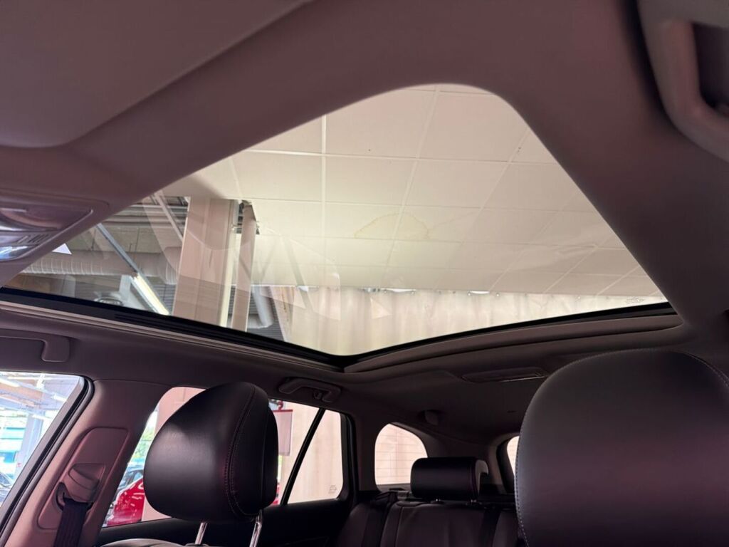 Toyota Avensis 2010 Harmaa