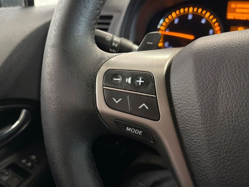 Toyota Avensis 2010 Harmaa