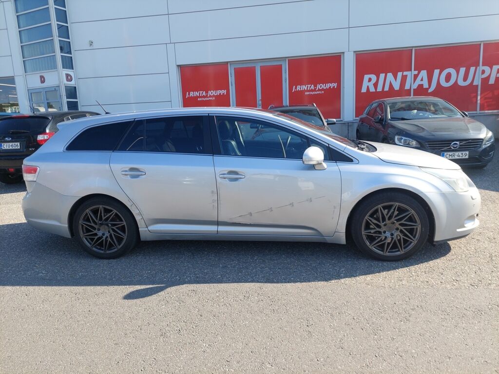 Toyota Avensis 2010 Harmaa