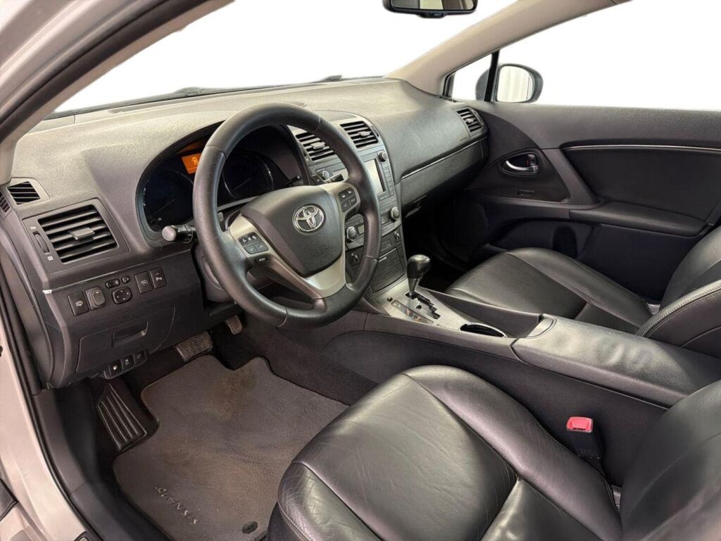 Toyota Avensis 2010 Harmaa