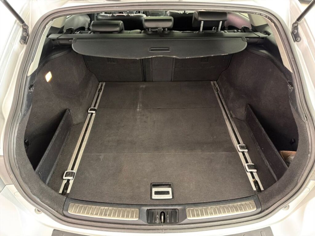 Toyota Avensis 2010 Harmaa