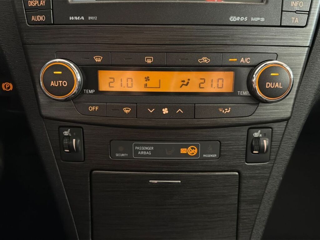 Toyota Avensis 2010 Harmaa