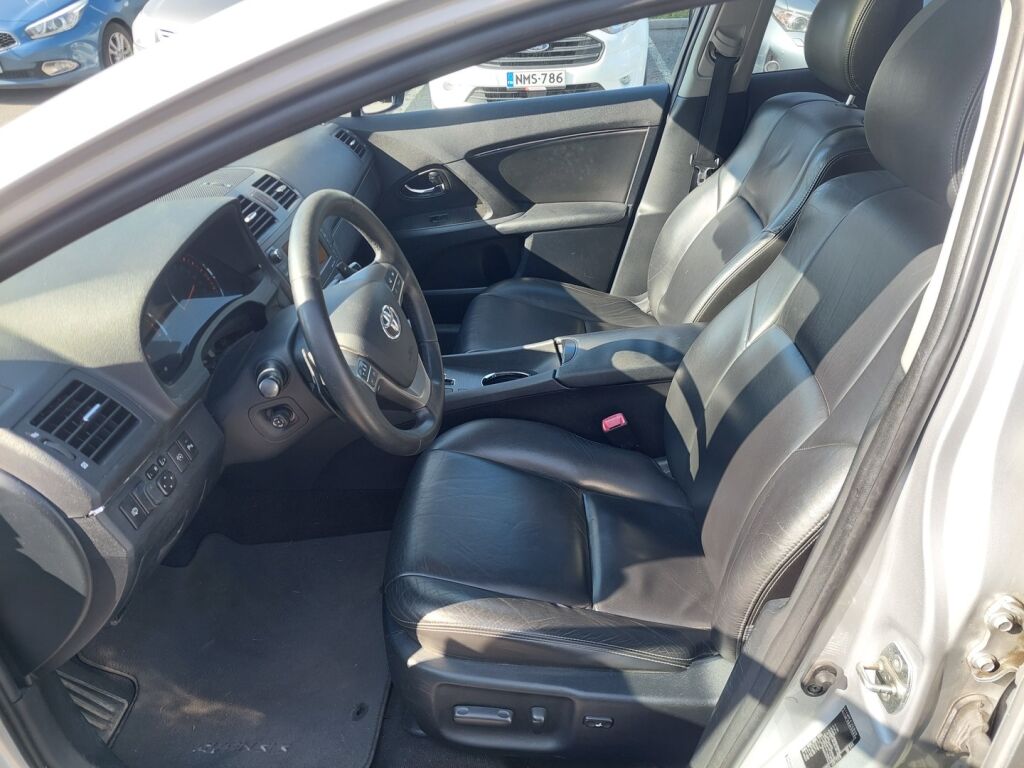 Toyota Avensis 2010 Harmaa