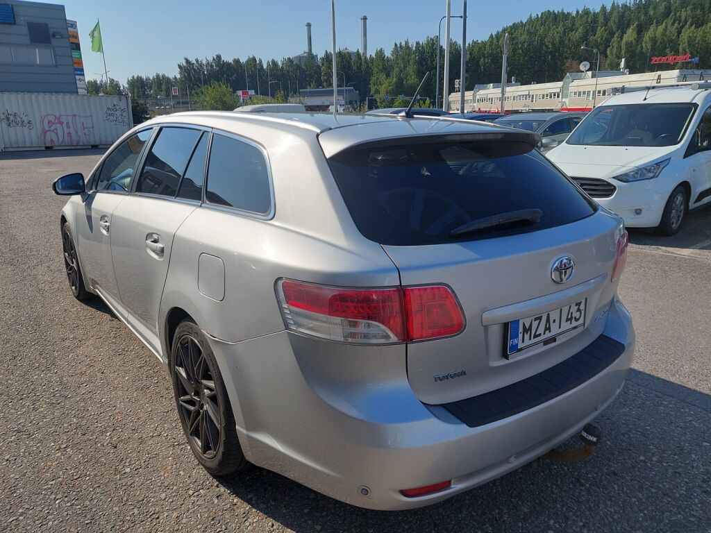 Toyota Avensis 2010 Harmaa