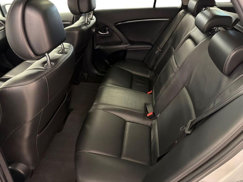 Toyota Avensis 2010 Harmaa