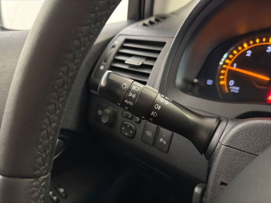 Toyota Avensis 2010 Harmaa