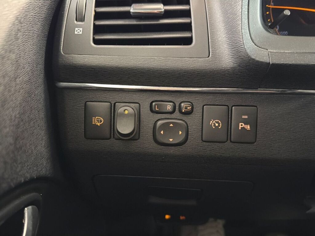 Toyota Avensis 2010 Harmaa