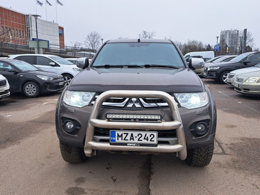 Mitsubishi L200 2015 Ruskea (beige)