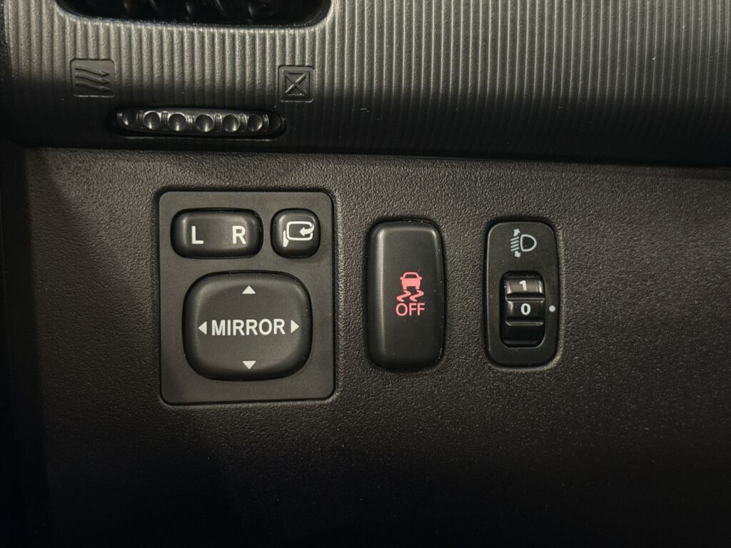 Mitsubishi L200 2015 Ruskea (beige)
