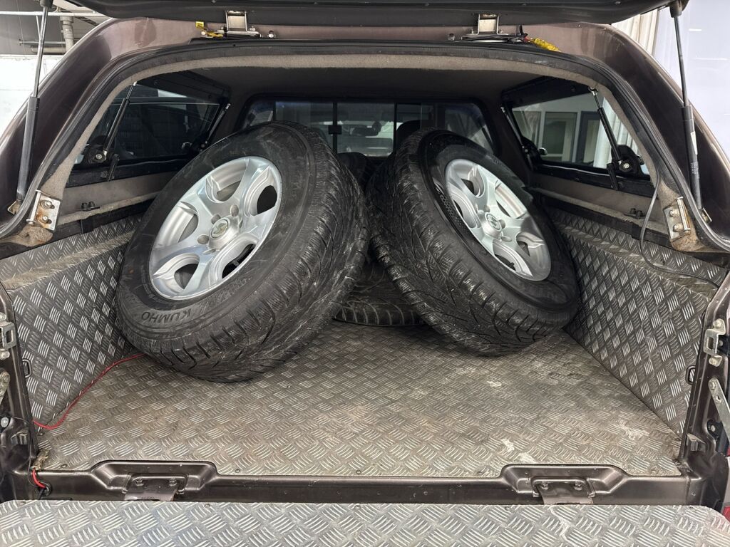 Mitsubishi L200 2015 Ruskea (beige)