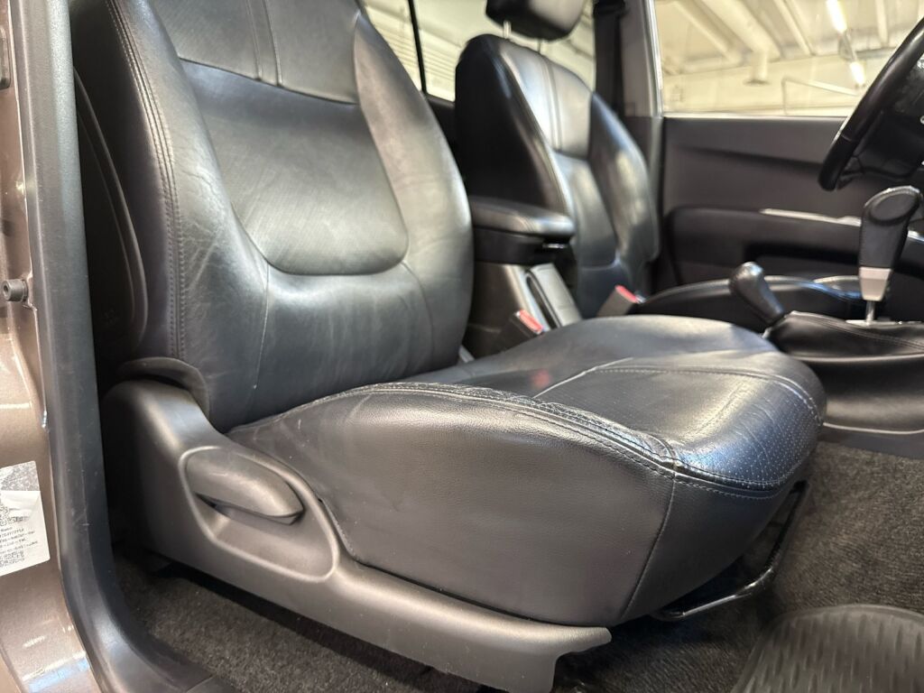 Mitsubishi L200 2015 Ruskea (beige)