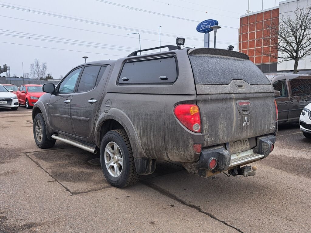 Mitsubishi L200 2015 Ruskea (beige)