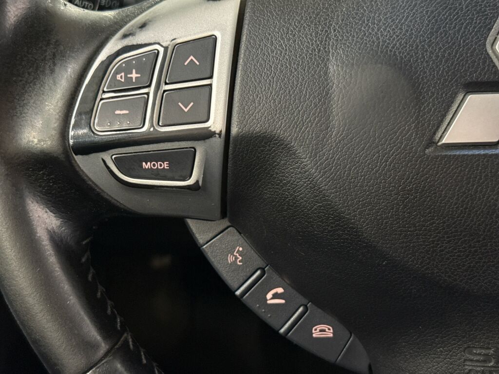 Mitsubishi L200 2015 Ruskea (beige)