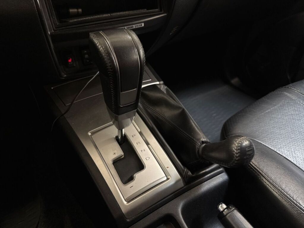 Mitsubishi L200 2015 Ruskea (beige)