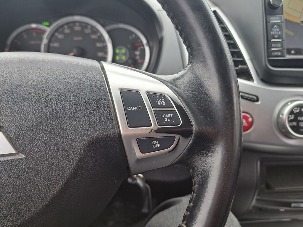 Mitsubishi L200 2015 Ruskea (beige)