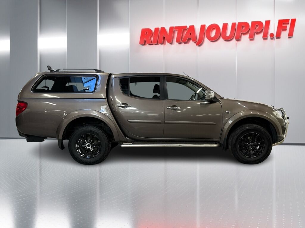 Mitsubishi L200 2015 Ruskea (beige)