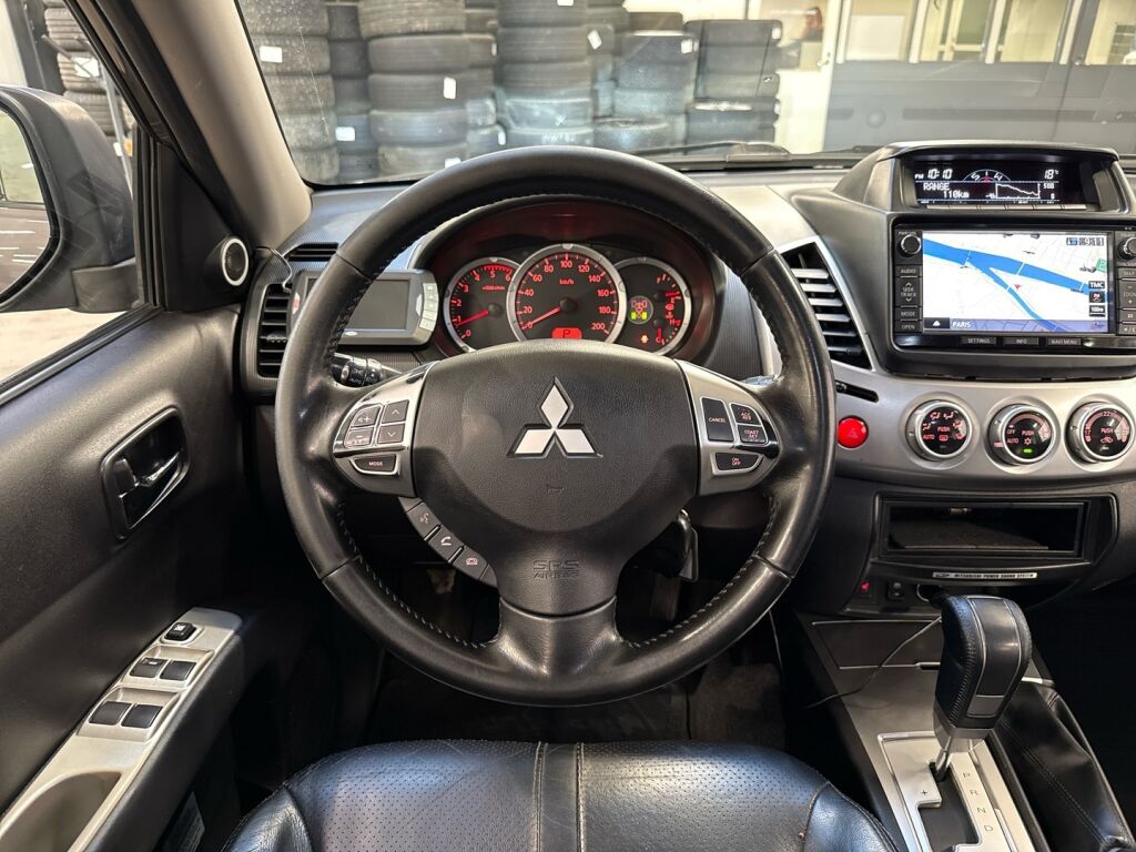 Mitsubishi L200 2015 Ruskea (beige)