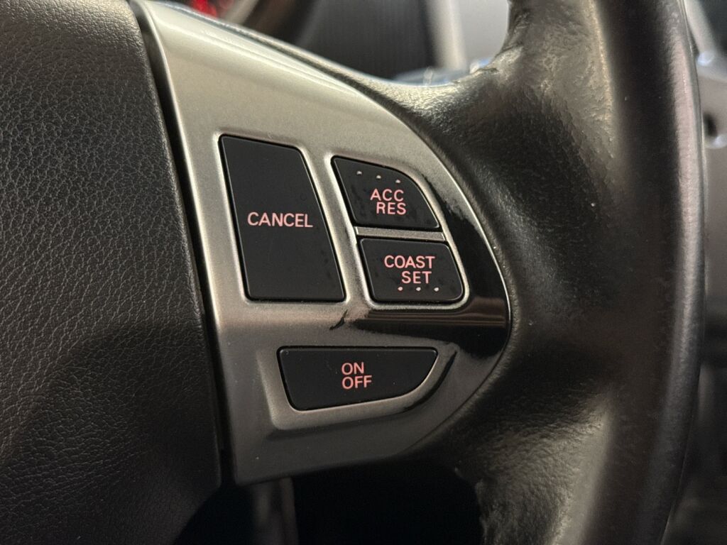 Mitsubishi L200 2015 Ruskea (beige)