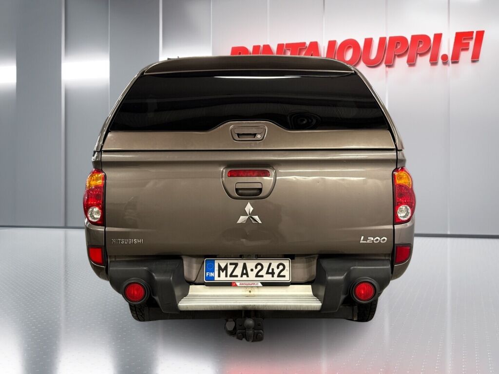 Mitsubishi L200 2015 Ruskea (beige)