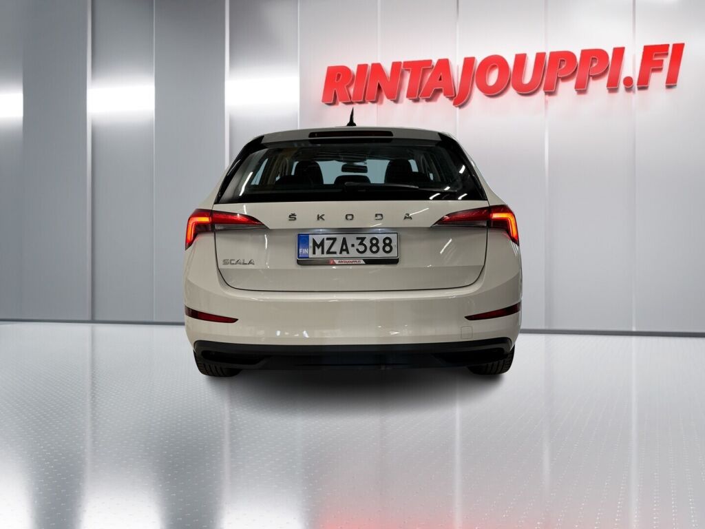 Skoda Scala 2021 Valkoinen
