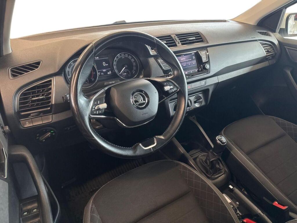 Skoda Fabia 2021 Valkoinen