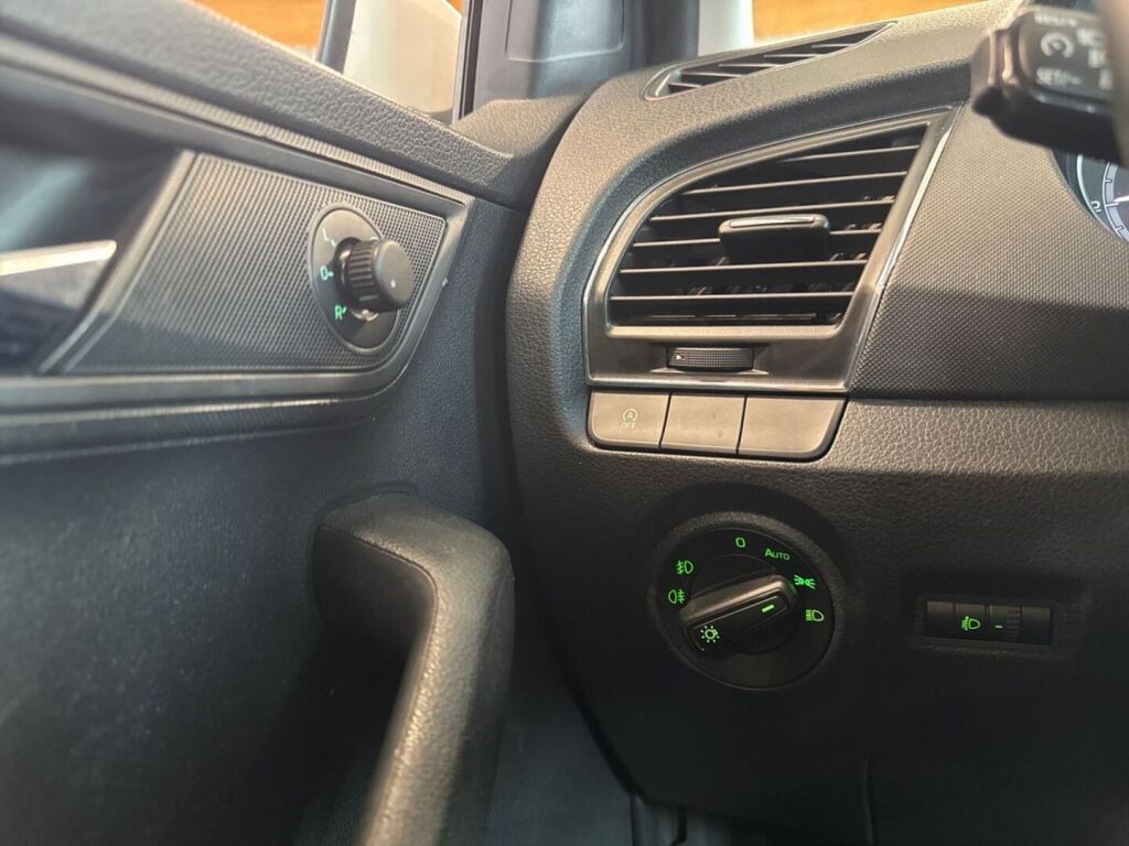 Skoda Fabia 2021 Valkoinen