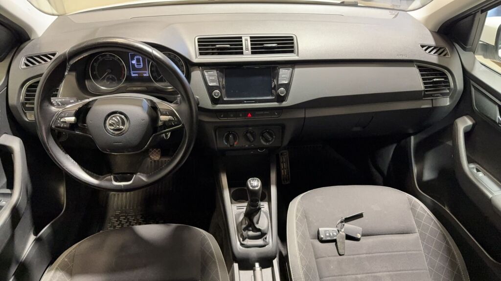 Skoda Fabia 2021 Valkoinen