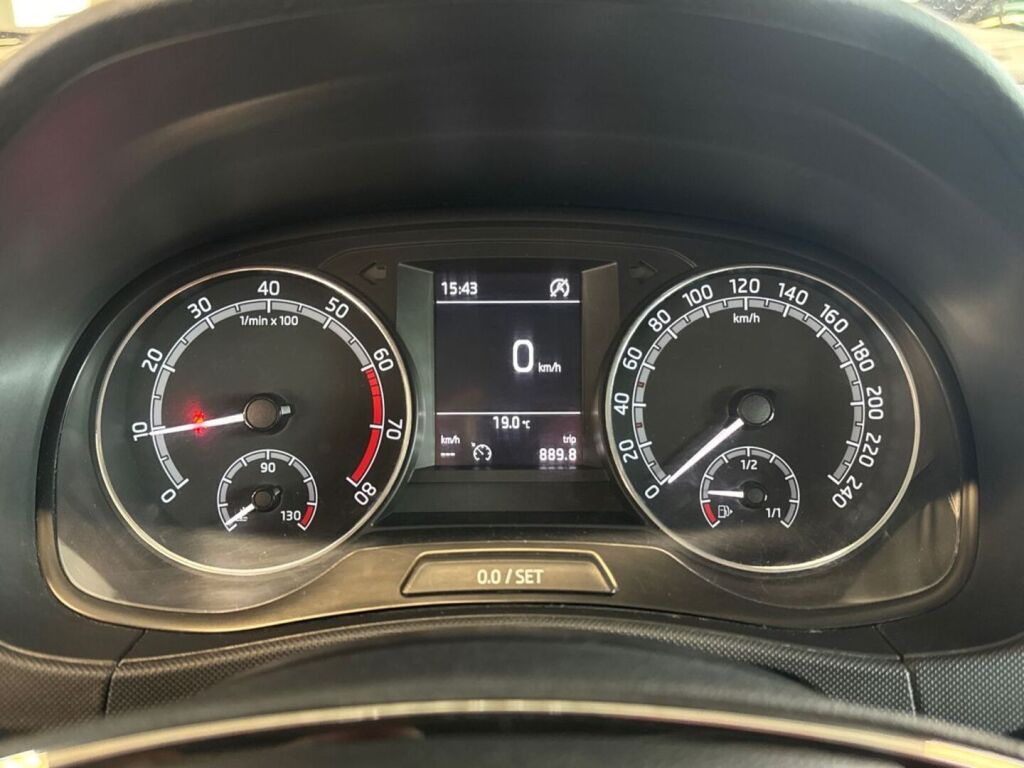Skoda Fabia 2021 Valkoinen