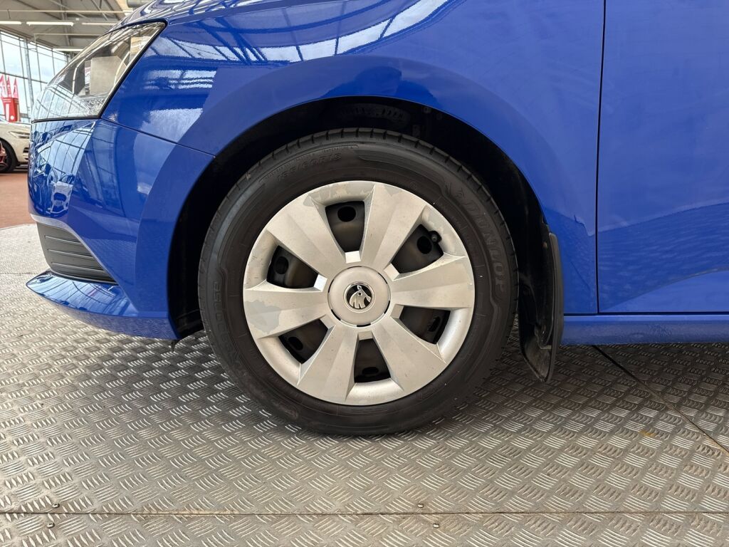 Skoda Fabia 2021 Sininen