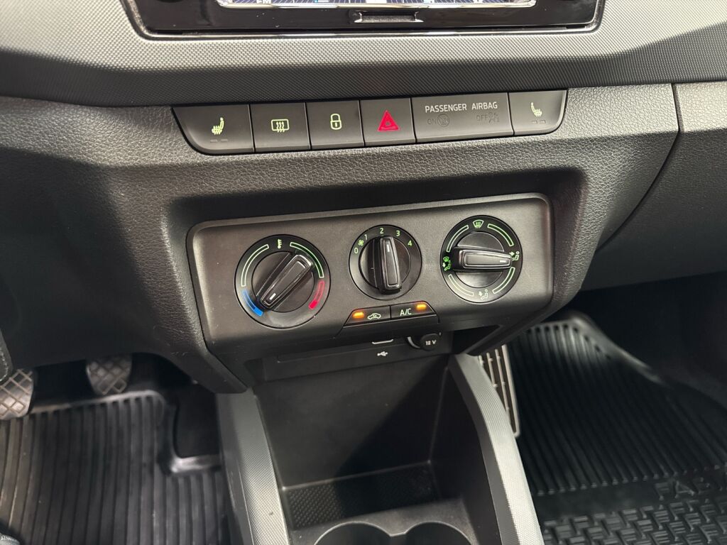 Skoda Fabia 2021 Sininen