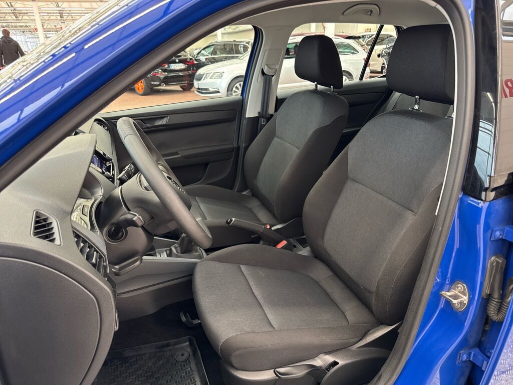 Skoda Fabia 2021 Sininen