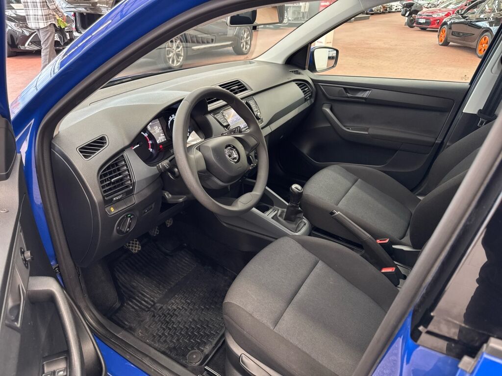 Skoda Fabia 2021 Sininen