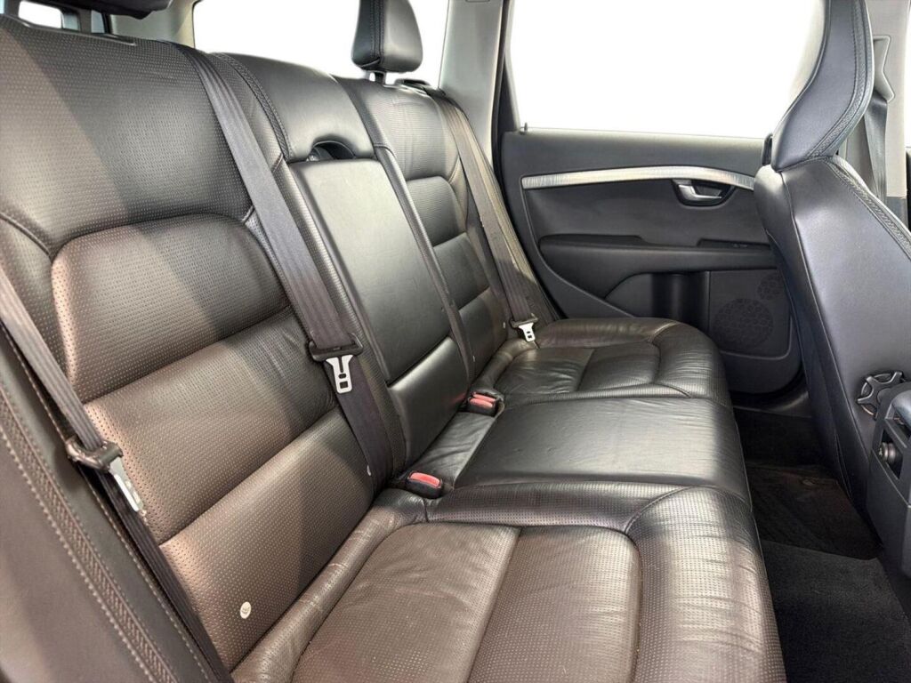 Volvo XC70 2010 Punainen