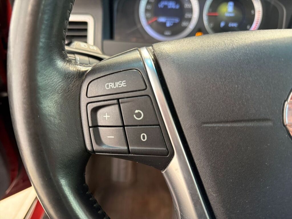 Volvo XC70 2010 Punainen