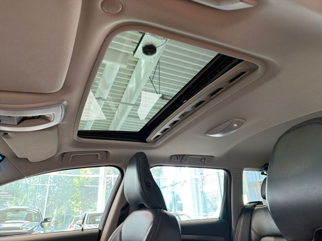 Volvo XC70 2010 Punainen