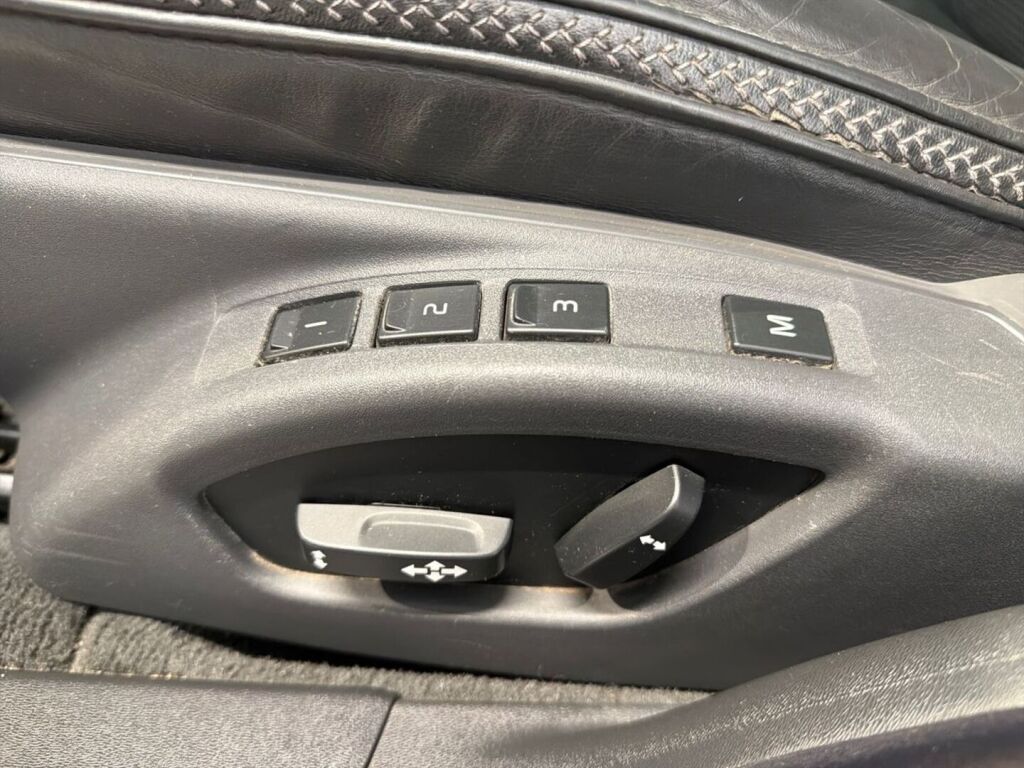 Volvo XC70 2010 Punainen