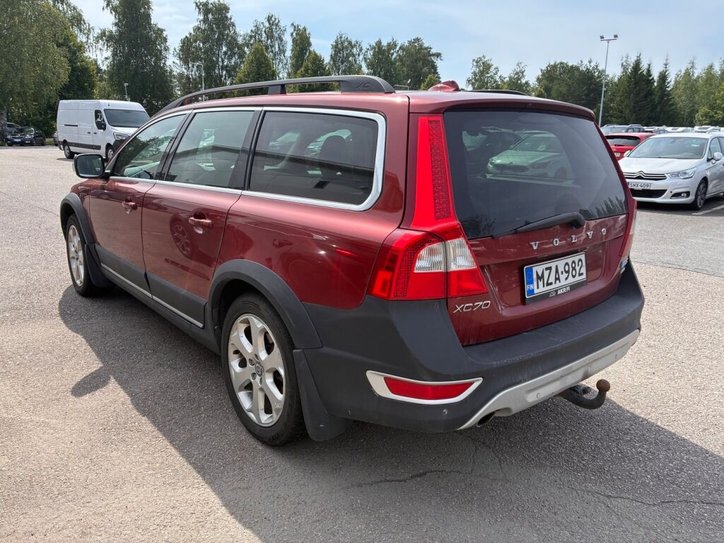 Volvo XC70 2010 Punainen