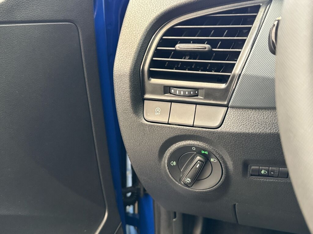 Skoda Fabia 2021 Sininen