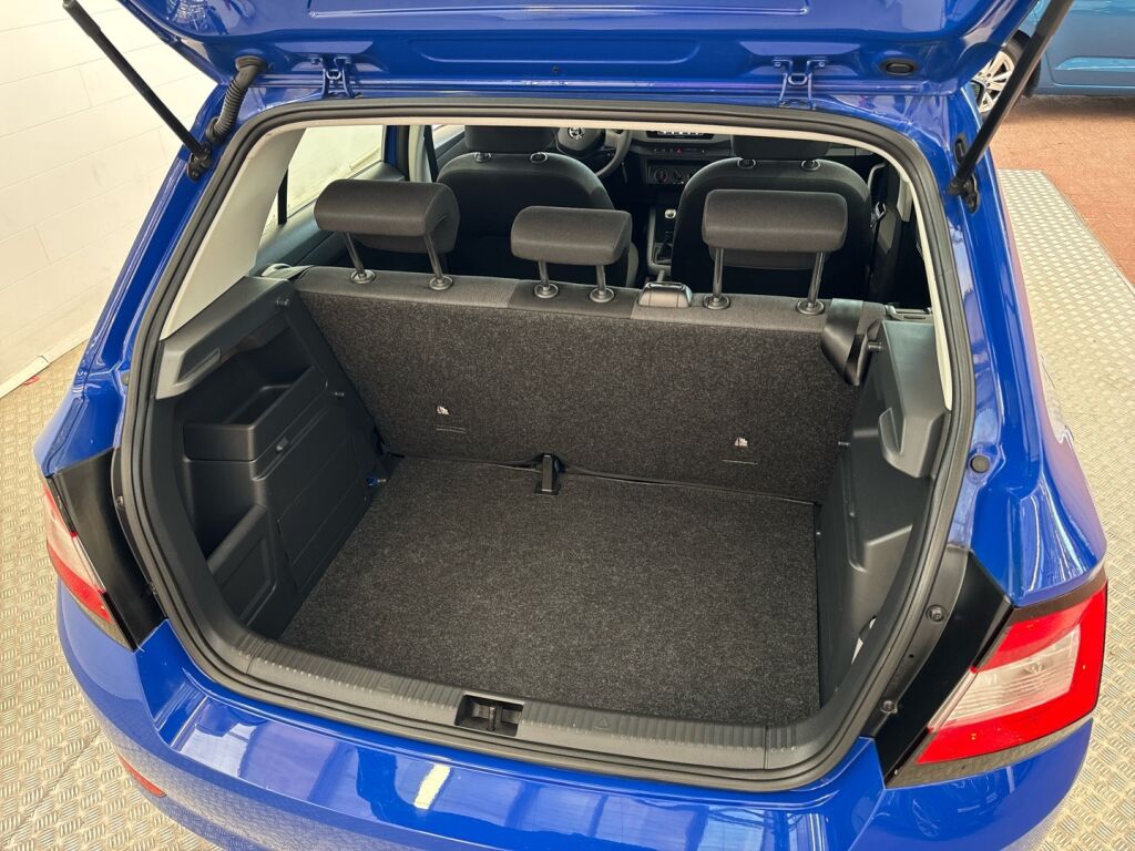 Skoda Fabia 2021 Sininen