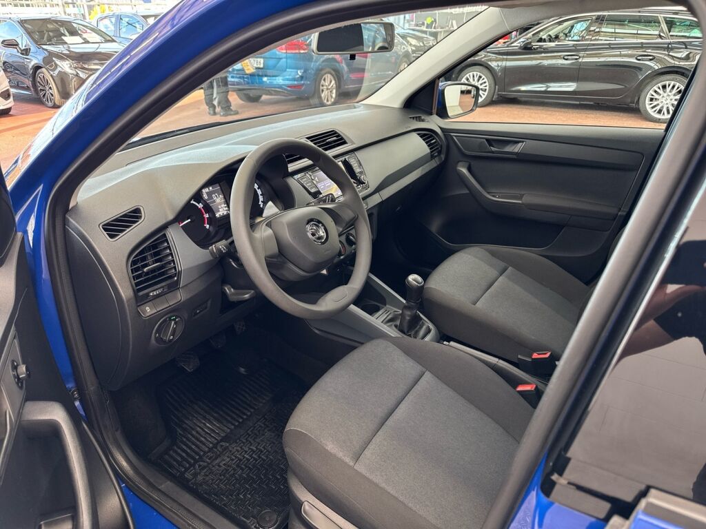 Skoda Fabia 2021 Sininen