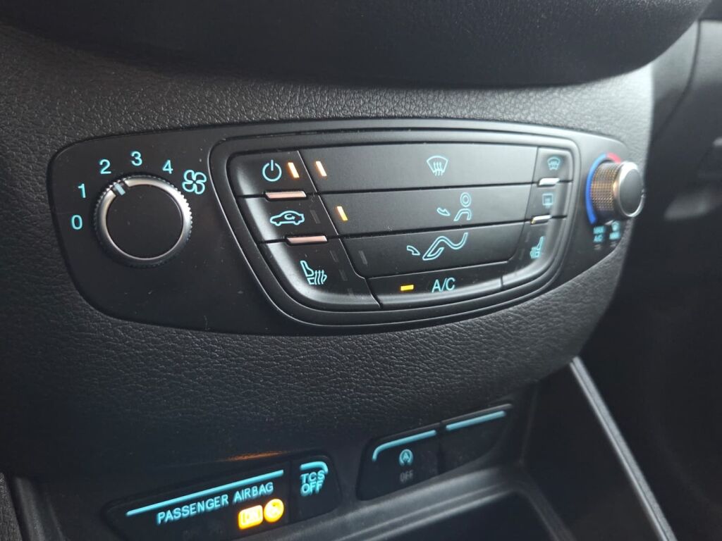 Ford Transit Courier 2021 Punainen