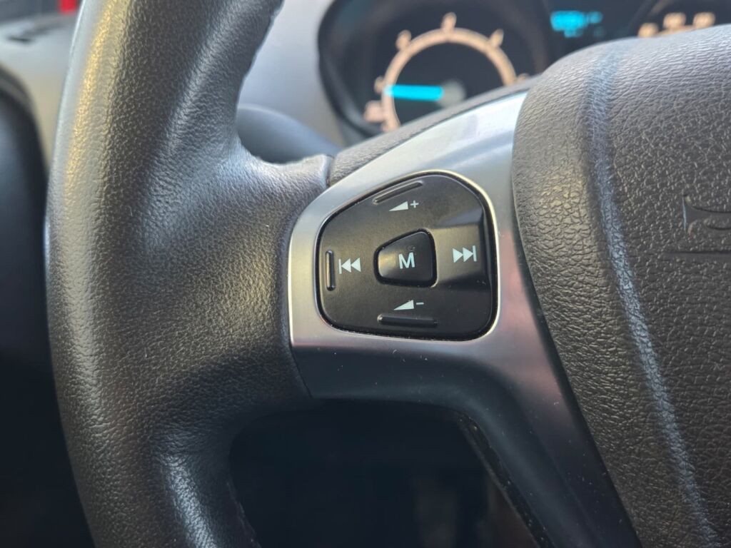 Ford Transit Courier 2021 Punainen