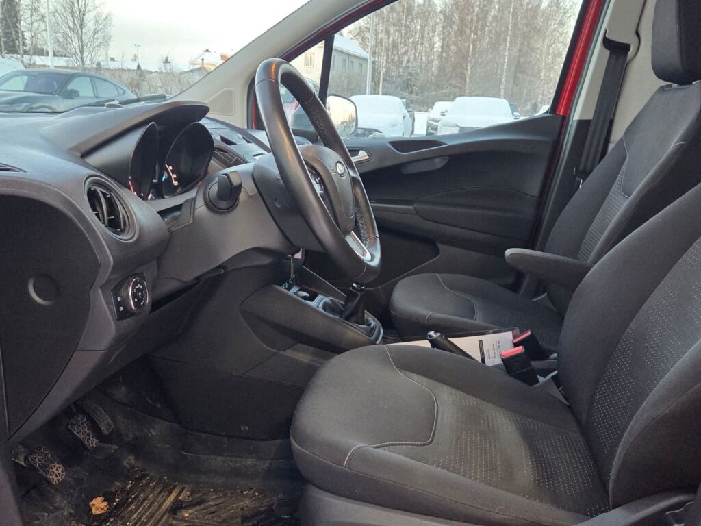 Ford Transit Courier 2021 Punainen