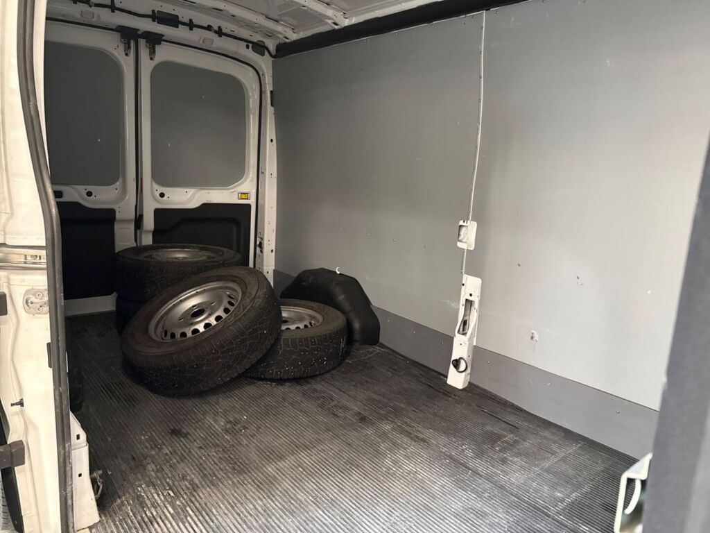 Ford Transit 2021 Valkoinen