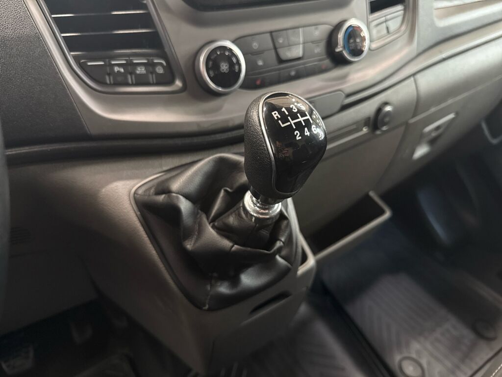 Ford Transit 2021 Valkoinen