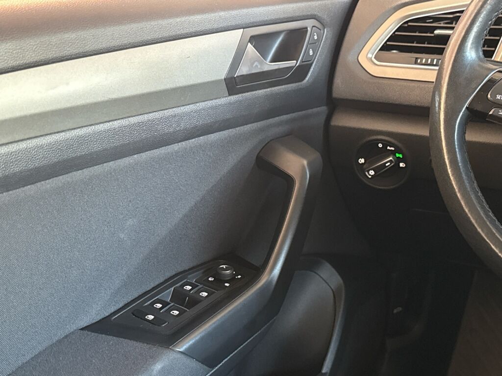 Volkswagen T-Roc 2022 Punainen