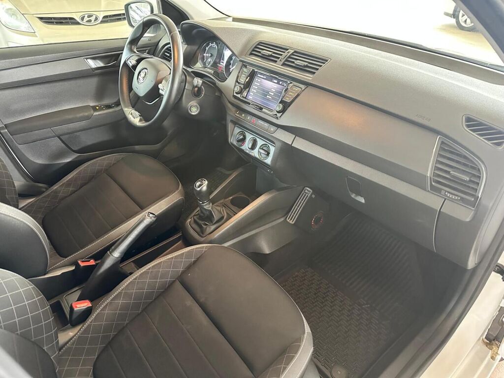 Skoda Fabia 2021 Valkoinen